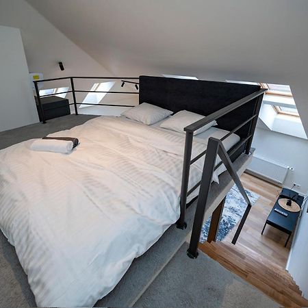 Loft 1 Bd Old Town Apartment By Hostlovers Kaunas Exterior photo